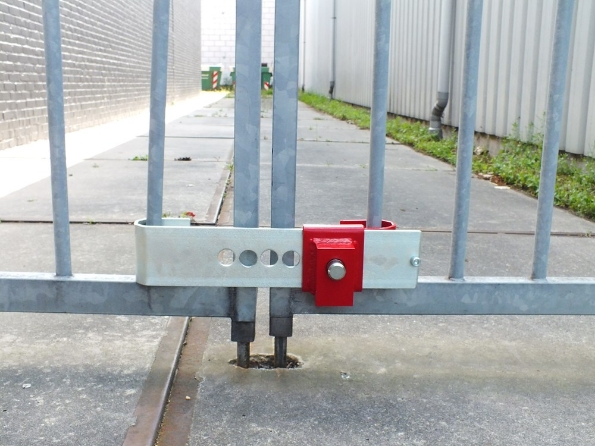 Afbeelding - https-www-ez-catalog-nl-Asset-75ed53c929354928b72a5706130ee3b9-ImageFullSize-DoubleLock-Container-Lock-RED-SCM-5-jpg